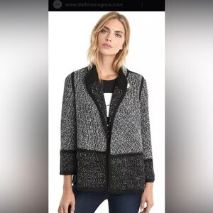 🌺🌺 NWOT Chic Black and White Knit KARL LAGERFELD Cardigan SIZE  M . New